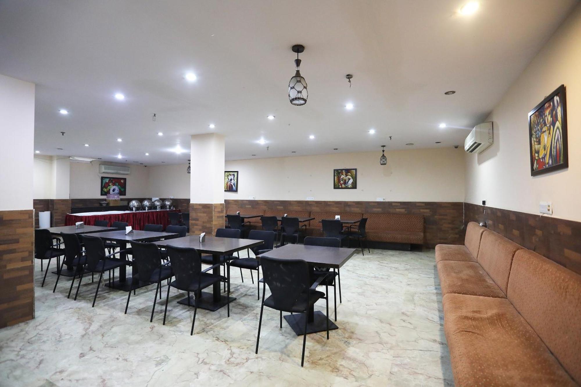 Oyo Hotel Vedas Heritage Delhi  Buitenkant foto