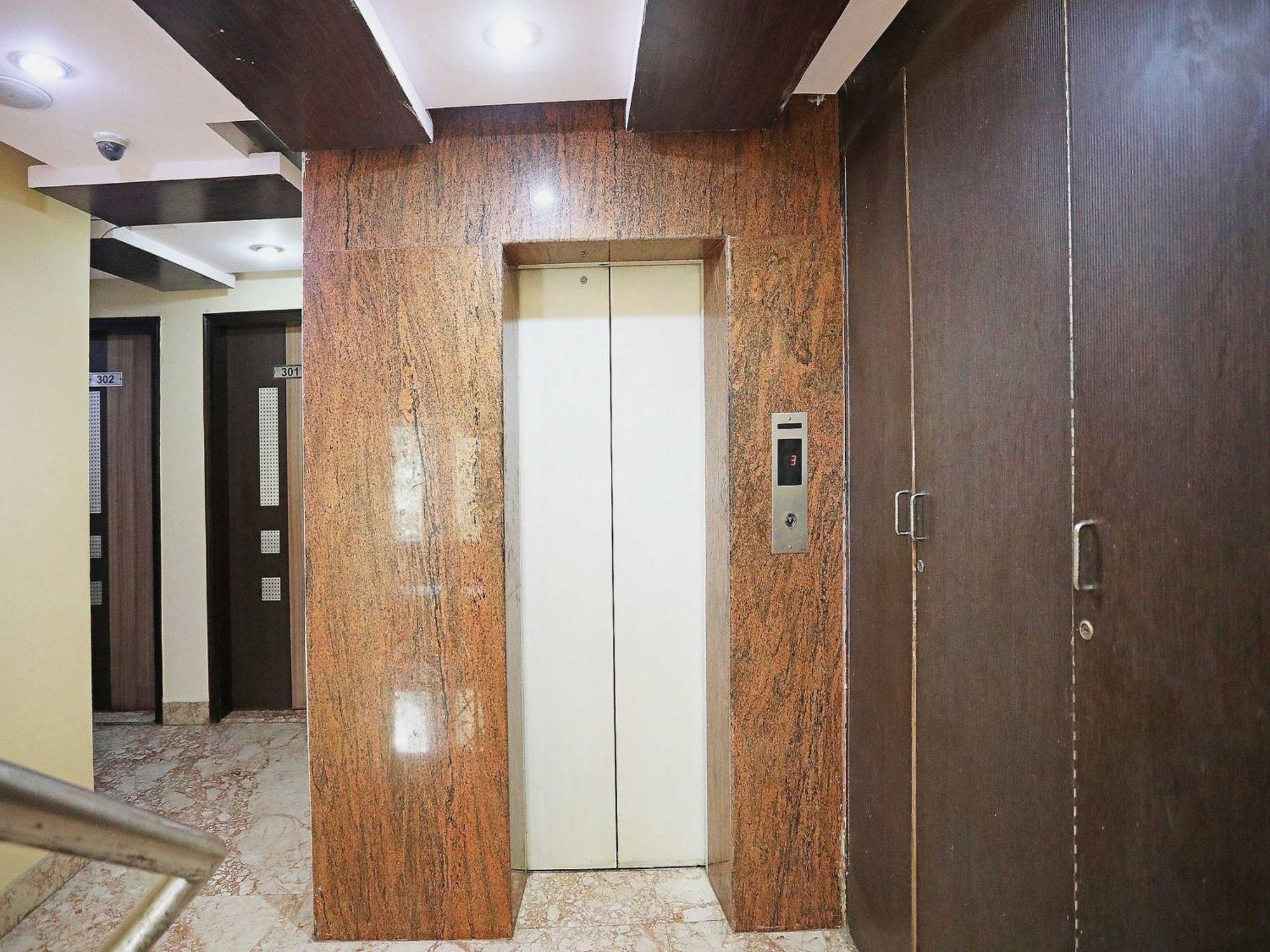 Oyo Hotel Vedas Heritage Delhi  Buitenkant foto