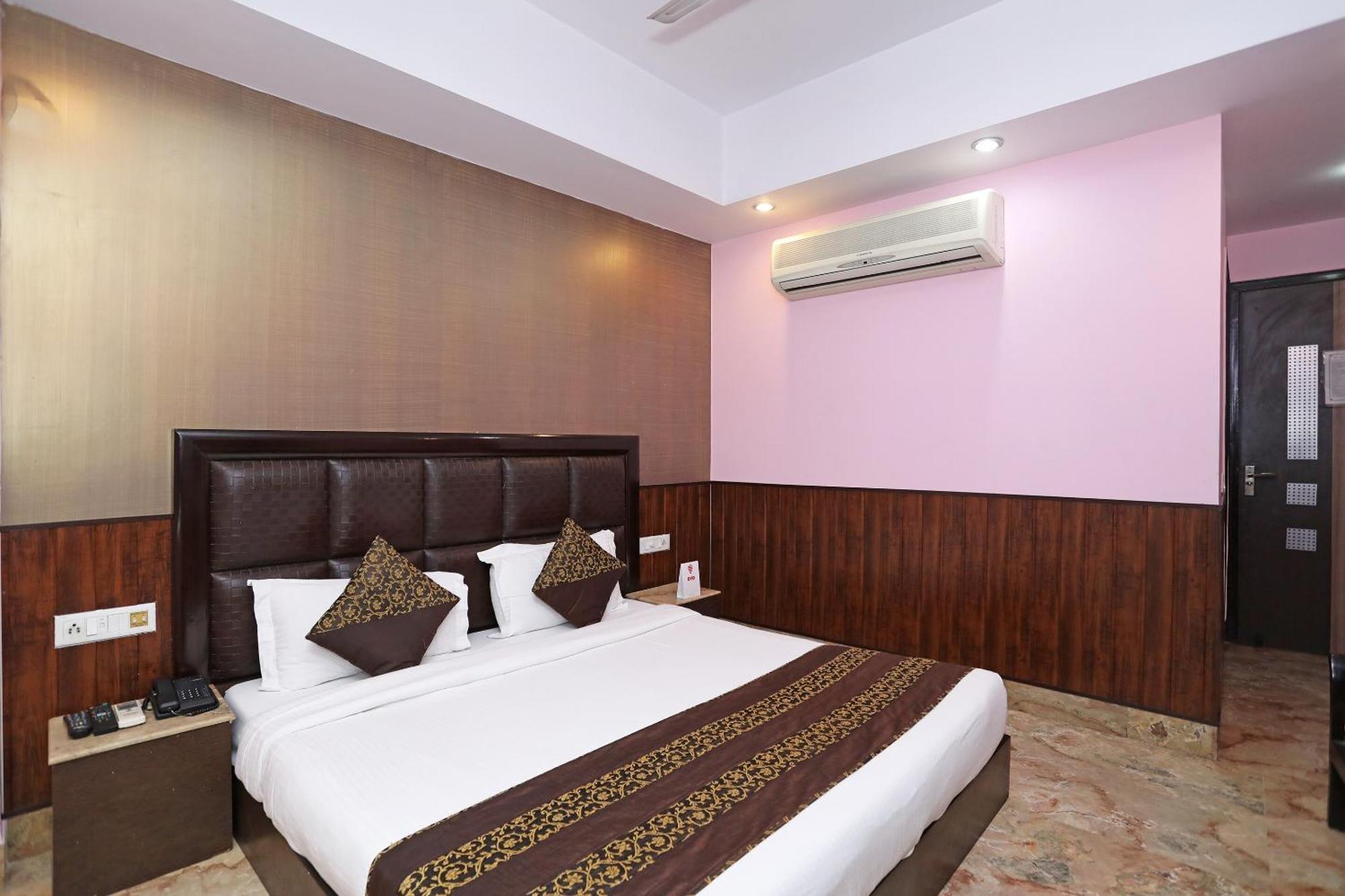 Oyo Hotel Vedas Heritage Delhi  Buitenkant foto