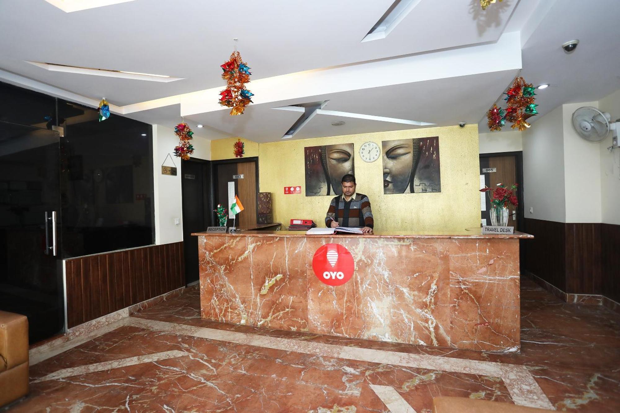 Oyo Hotel Vedas Heritage Delhi  Buitenkant foto